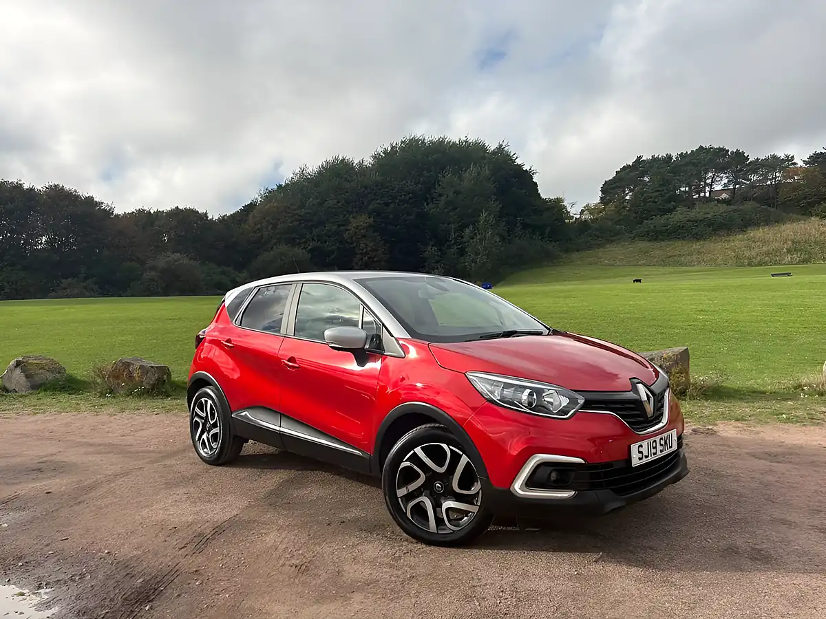 Used 2019 Renault Captur Iconic Red - Interior and Exterior details 9