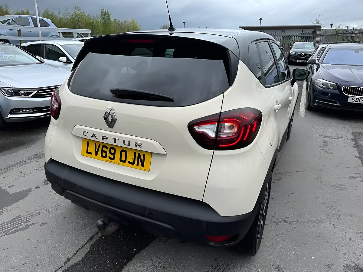Used 2019 Renault Captur Iconic White - Interior and Exterior details 11