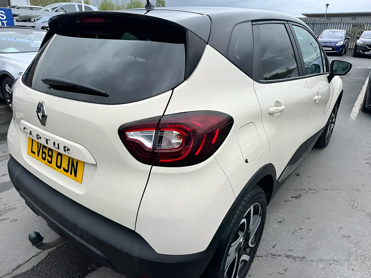 Used 2019 Renault Captur Iconic White - Interior and Exterior details 12