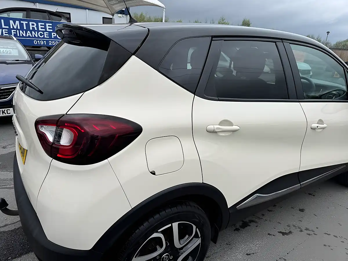 Used 2019 Renault Captur Iconic White - Interior and Exterior details 13