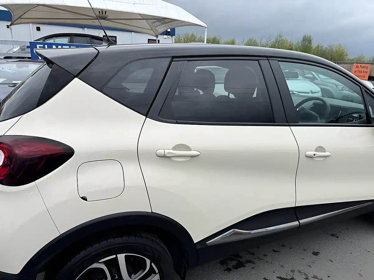 Used 2019 Renault Captur Iconic White - Interior and Exterior details 14