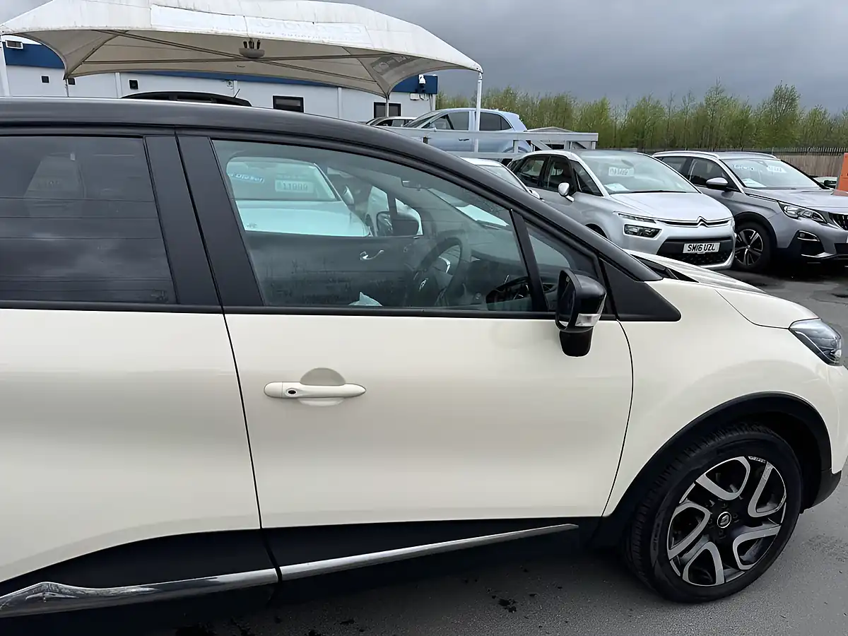 Used 2019 Renault Captur Iconic White - Interior and Exterior details 16