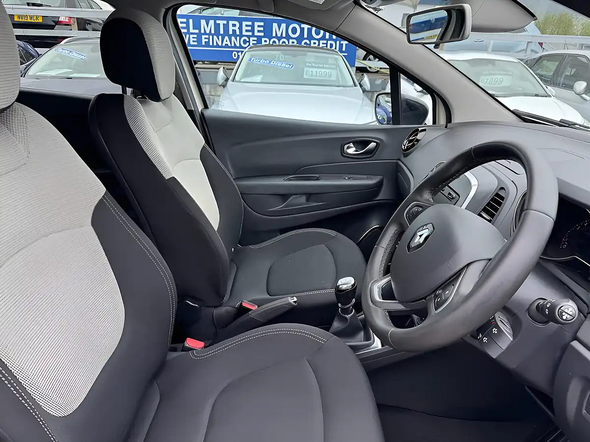 Used 2019 Renault Captur Iconic White - Interior and Exterior details 2