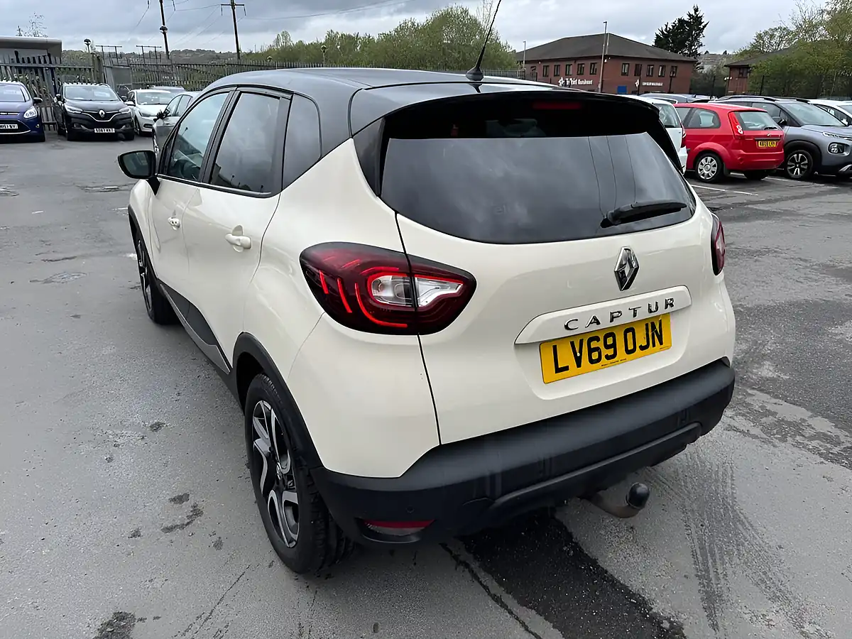 Used 2019 Renault Captur Iconic White - Interior and Exterior details 4