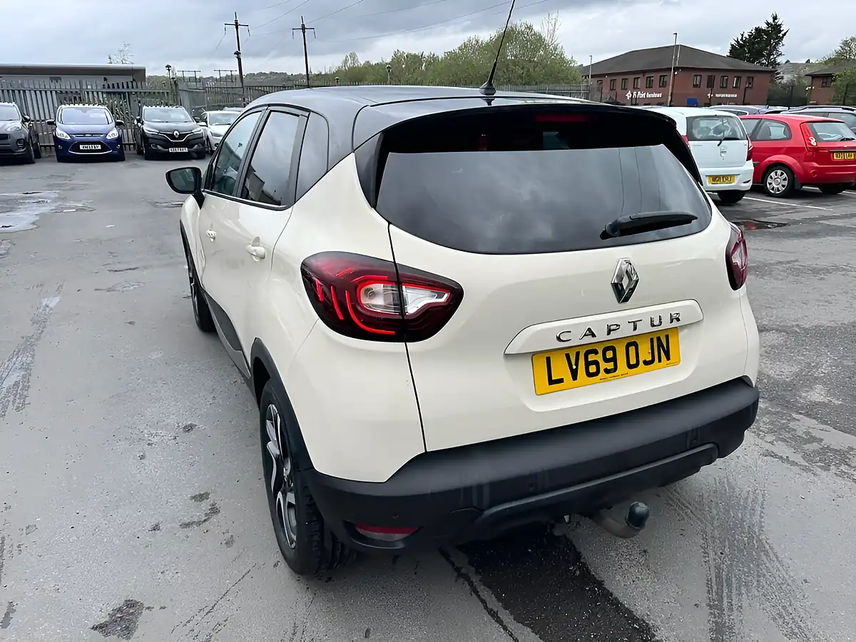 Used 2019 Renault Captur Iconic White - Interior and Exterior details 5