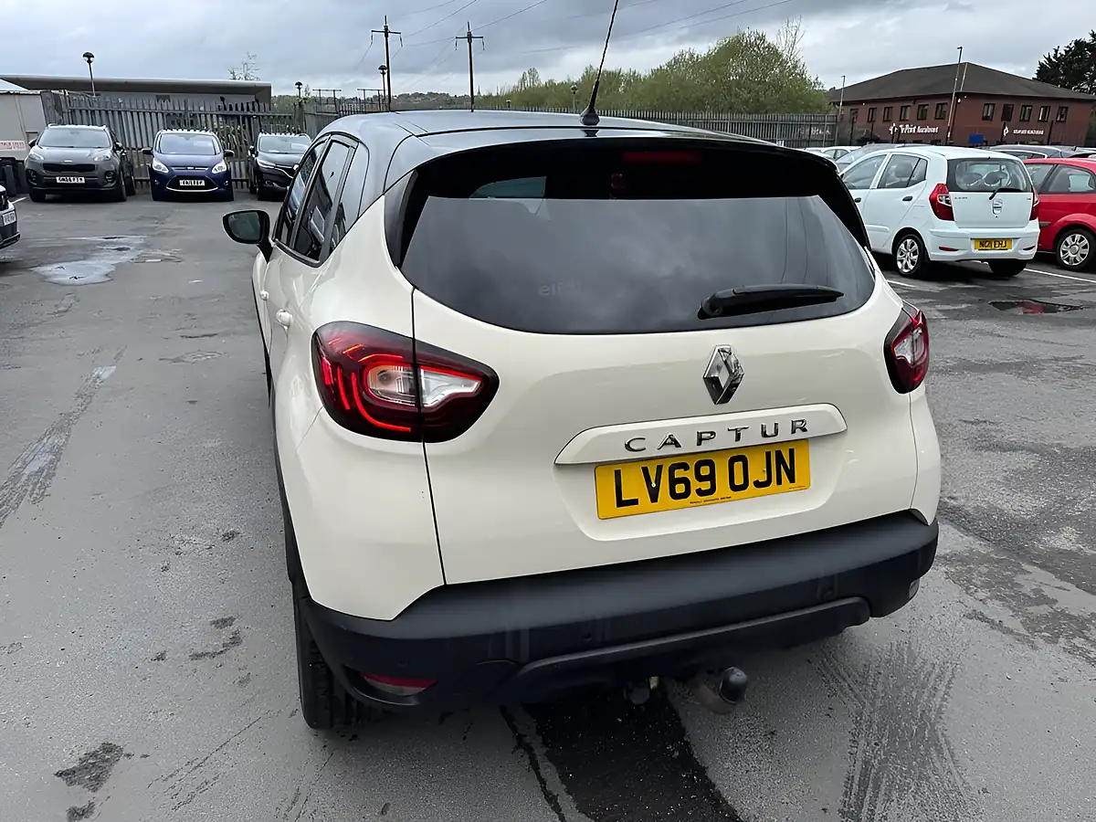 Used 2019 Renault Captur Iconic White - Interior and Exterior details 6