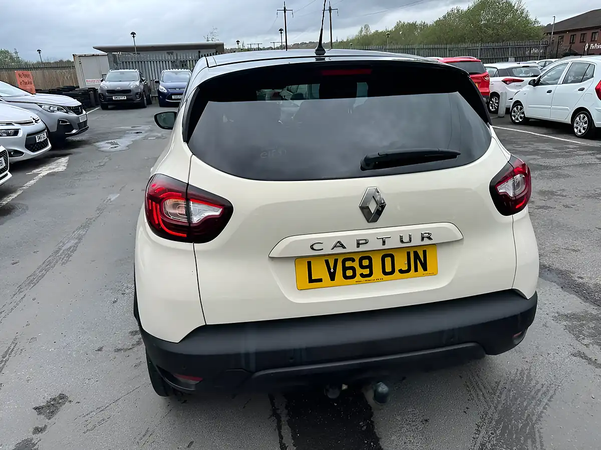 Used 2019 Renault Captur Iconic White - Interior and Exterior details 7