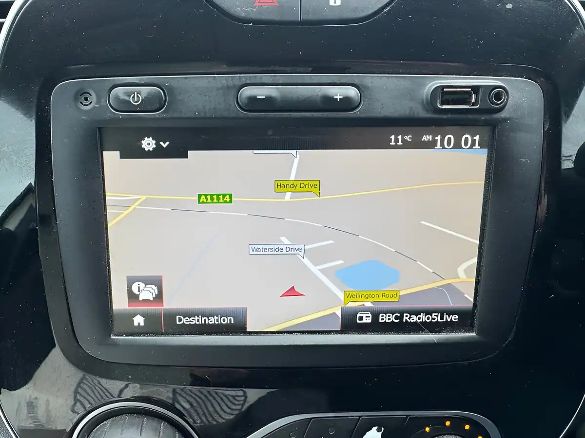 Used 2019 Renault Captur Iconic White - Interior and Exterior details 8