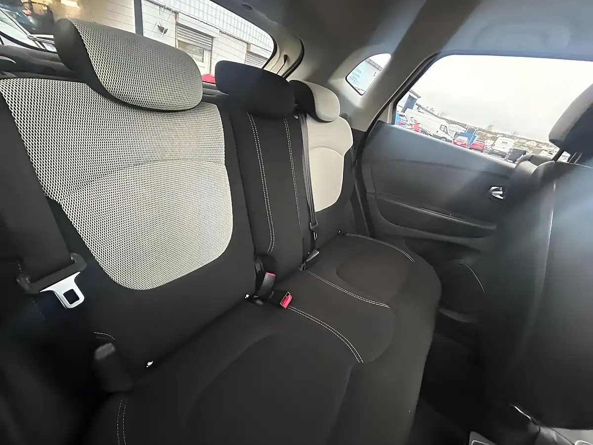 Used 2019 Renault Captur Iconic White - Interior and Exterior details 10