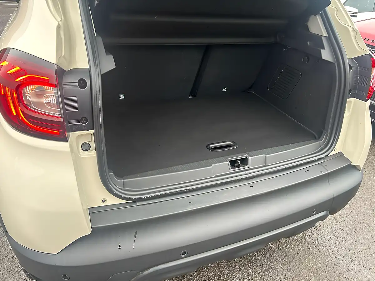 Used 2019 Renault Captur Iconic White - Interior and Exterior details 11