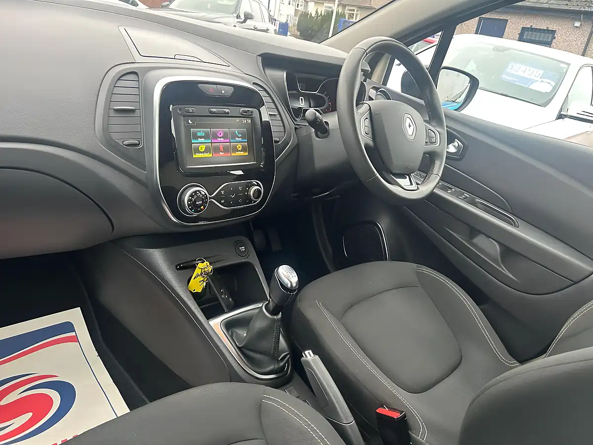 Used 2019 Renault Captur Iconic White - Interior and Exterior details 12