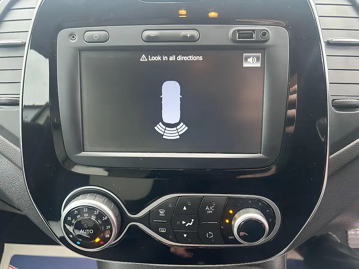 Used 2019 Renault Captur Iconic White - Interior and Exterior details 15