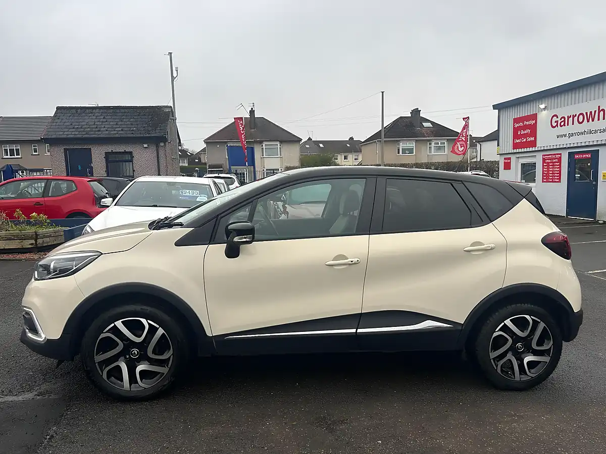 Used 2019 Renault Captur Iconic White - Interior and Exterior details 4