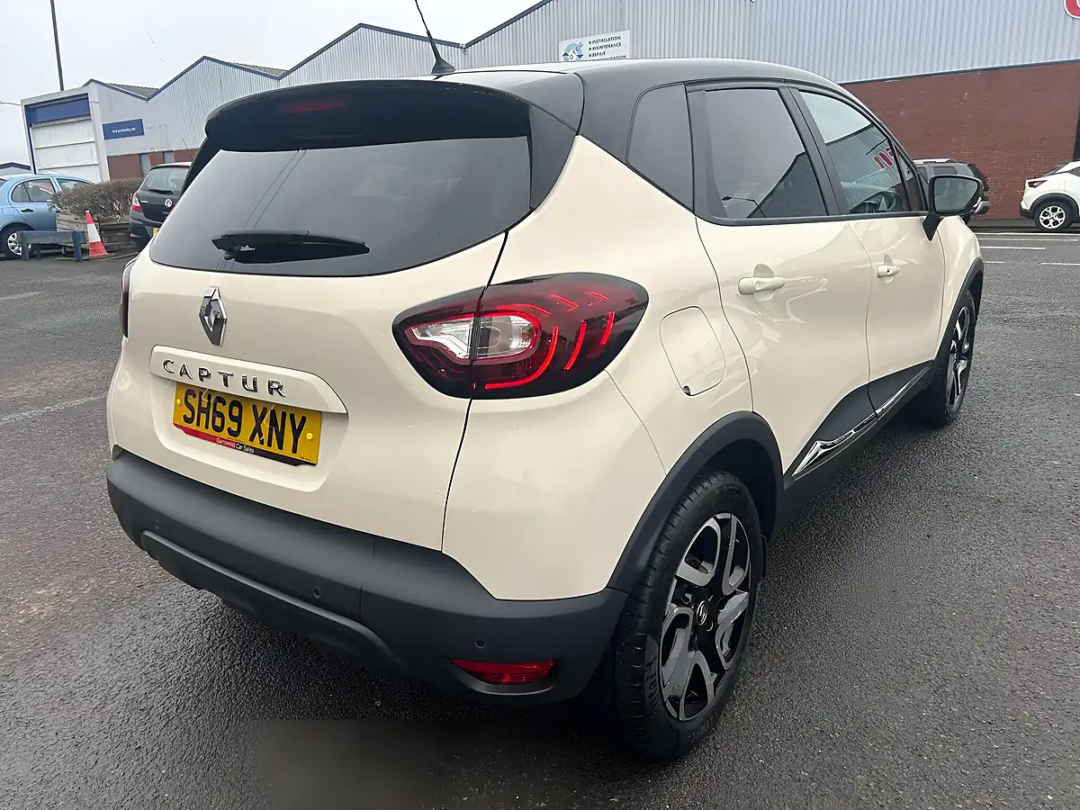 Used 2019 Renault Captur Iconic White - Interior and Exterior details 7