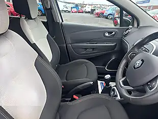 Used 2019 Renault Captur Iconic White - Interior and Exterior details 8