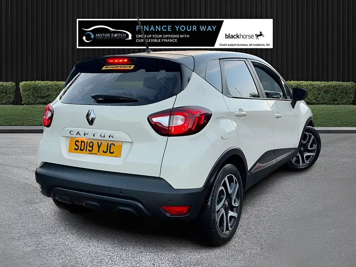 Used 2019 Renault Captur Iconic White - Interior and Exterior details 10
