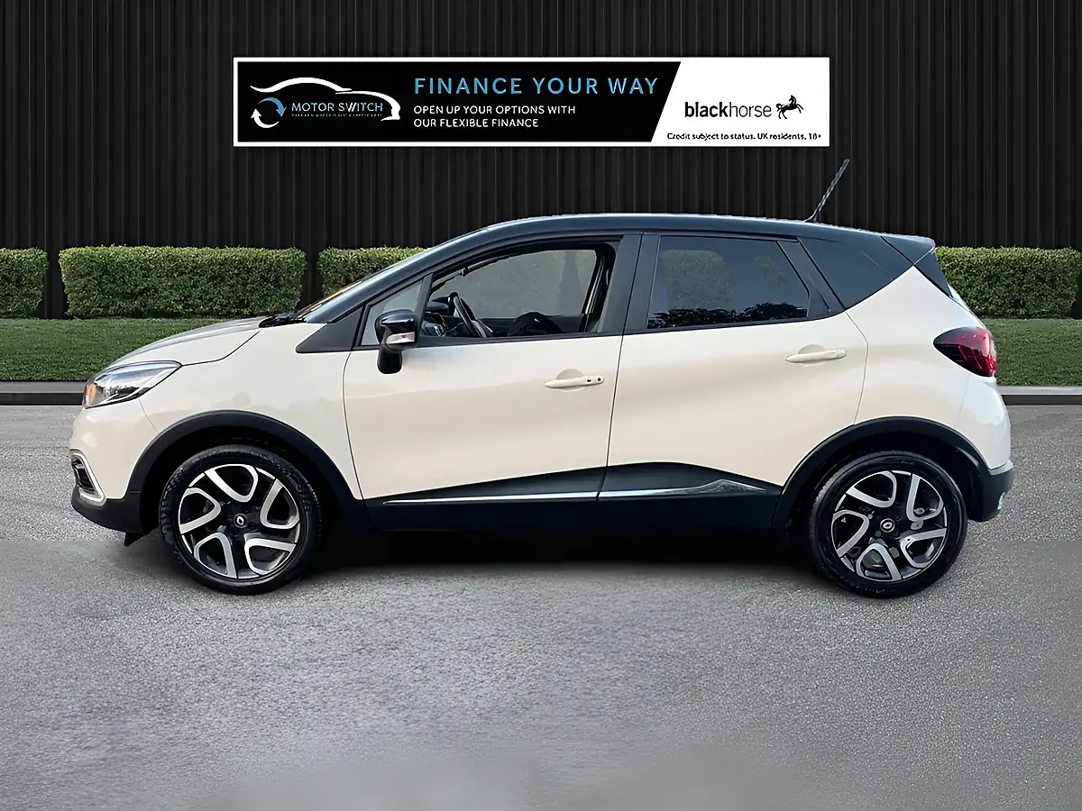 Used 2019 Renault Captur Iconic White - Interior and Exterior details 11