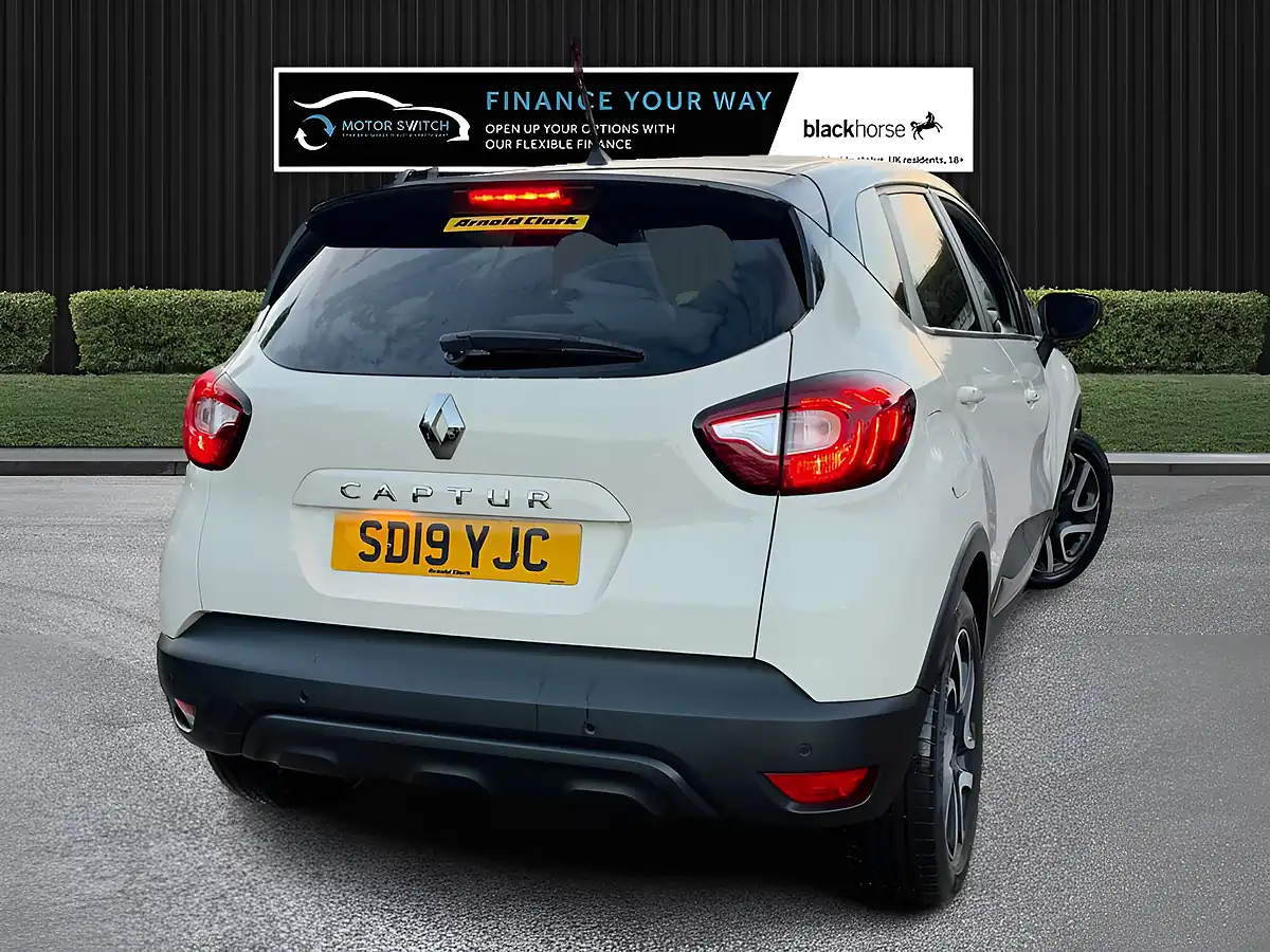 Used 2019 Renault Captur Iconic White - Interior and Exterior details 13