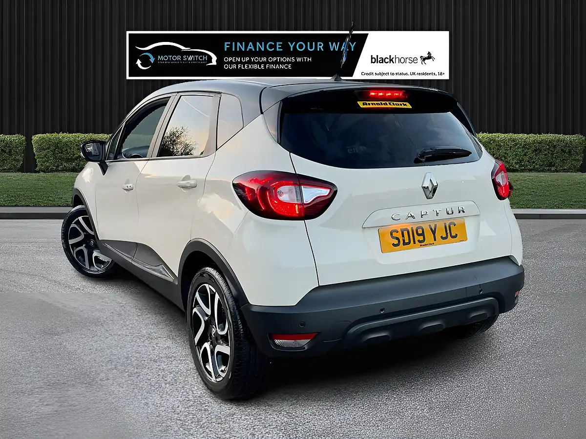 Used 2019 Renault Captur Iconic White - Interior and Exterior details 8