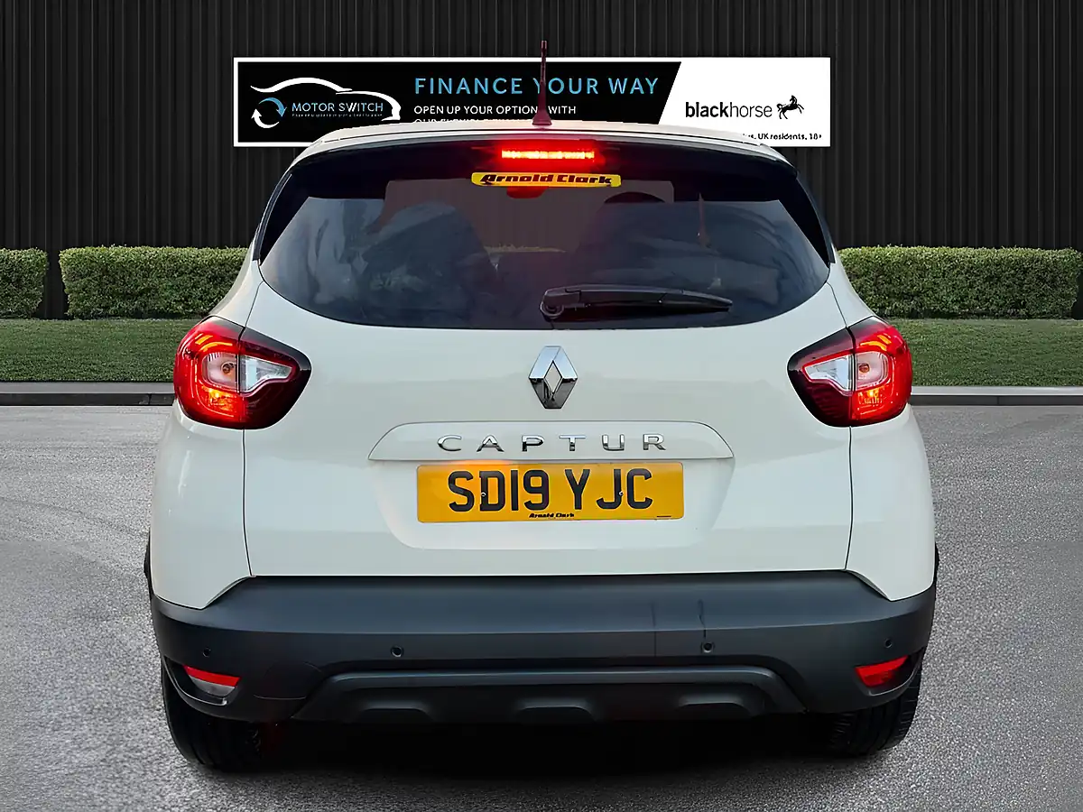 Used 2019 Renault Captur Iconic White - Interior and Exterior details 9