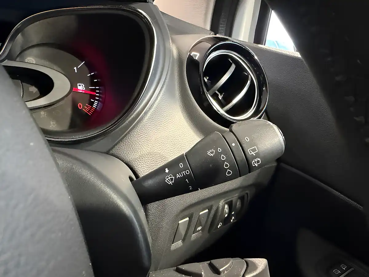 Used 2019 Renault Captur Iconic White - Interior and Exterior details 11