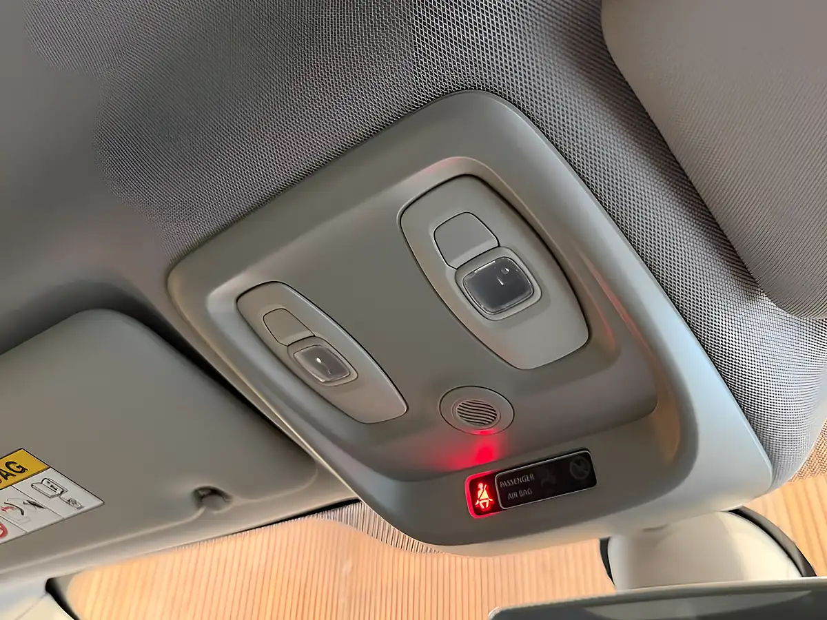 Used 2019 Renault Captur Iconic White - Interior and Exterior details 13