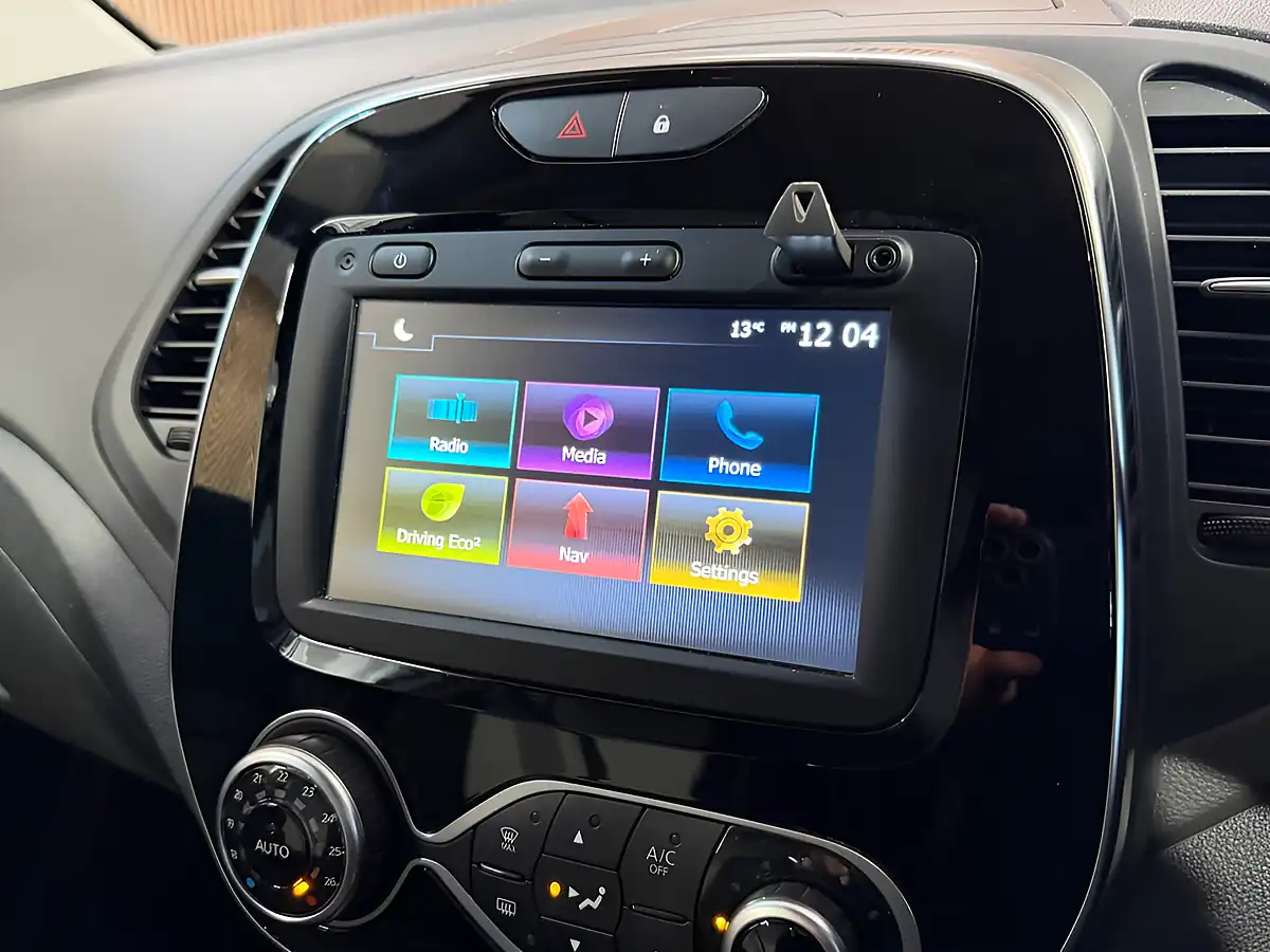 Used 2019 Renault Captur Iconic White - Interior and Exterior details 15