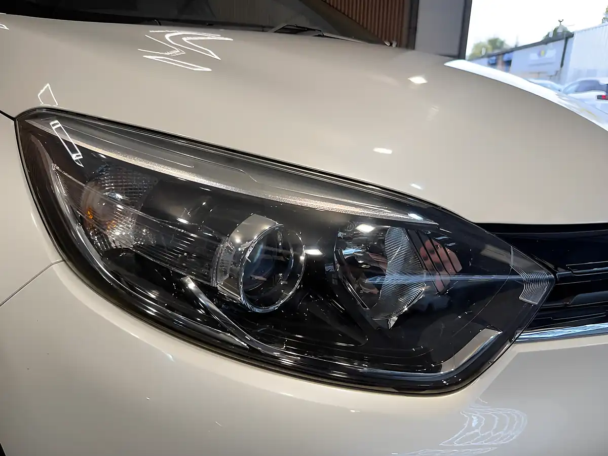 Used 2019 Renault Captur Iconic White - Interior and Exterior details 18