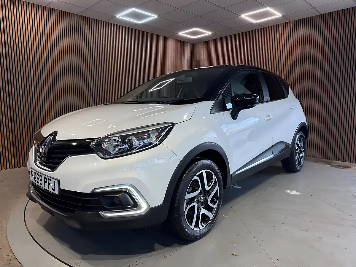 Used 2019 Renault Captur Iconic White - Interior and Exterior details 3