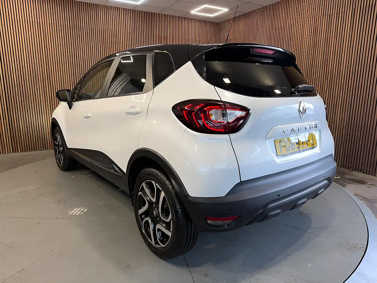 Used 2019 Renault Captur Iconic White - Interior and Exterior details 4
