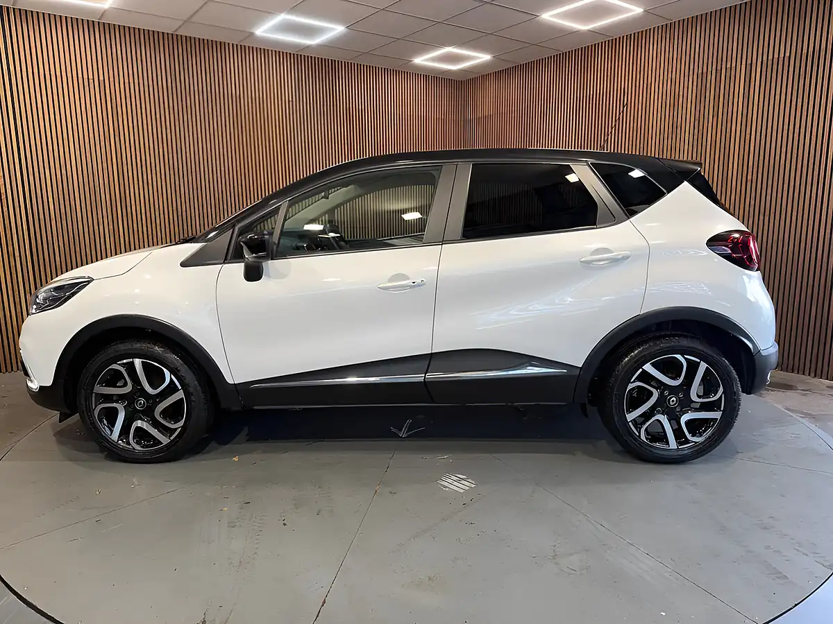 Used 2019 Renault Captur Iconic White - Interior and Exterior details 5