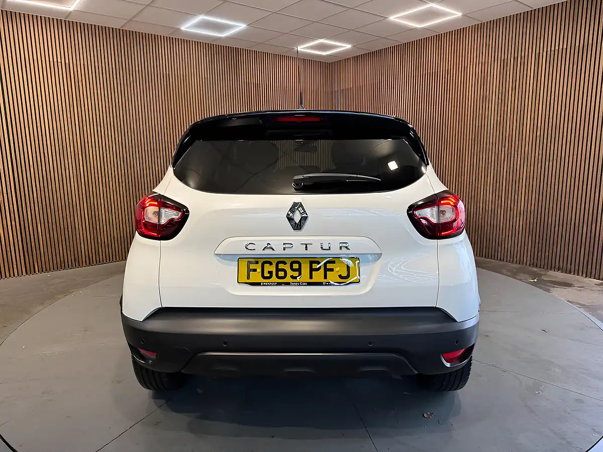 Used 2019 Renault Captur Iconic White - Interior and Exterior details 6