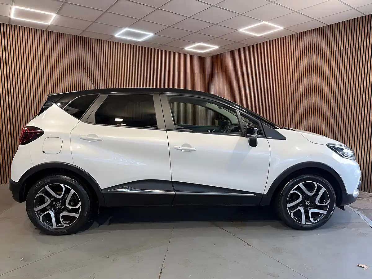 Used 2019 Renault Captur Iconic White - Interior and Exterior details 7
