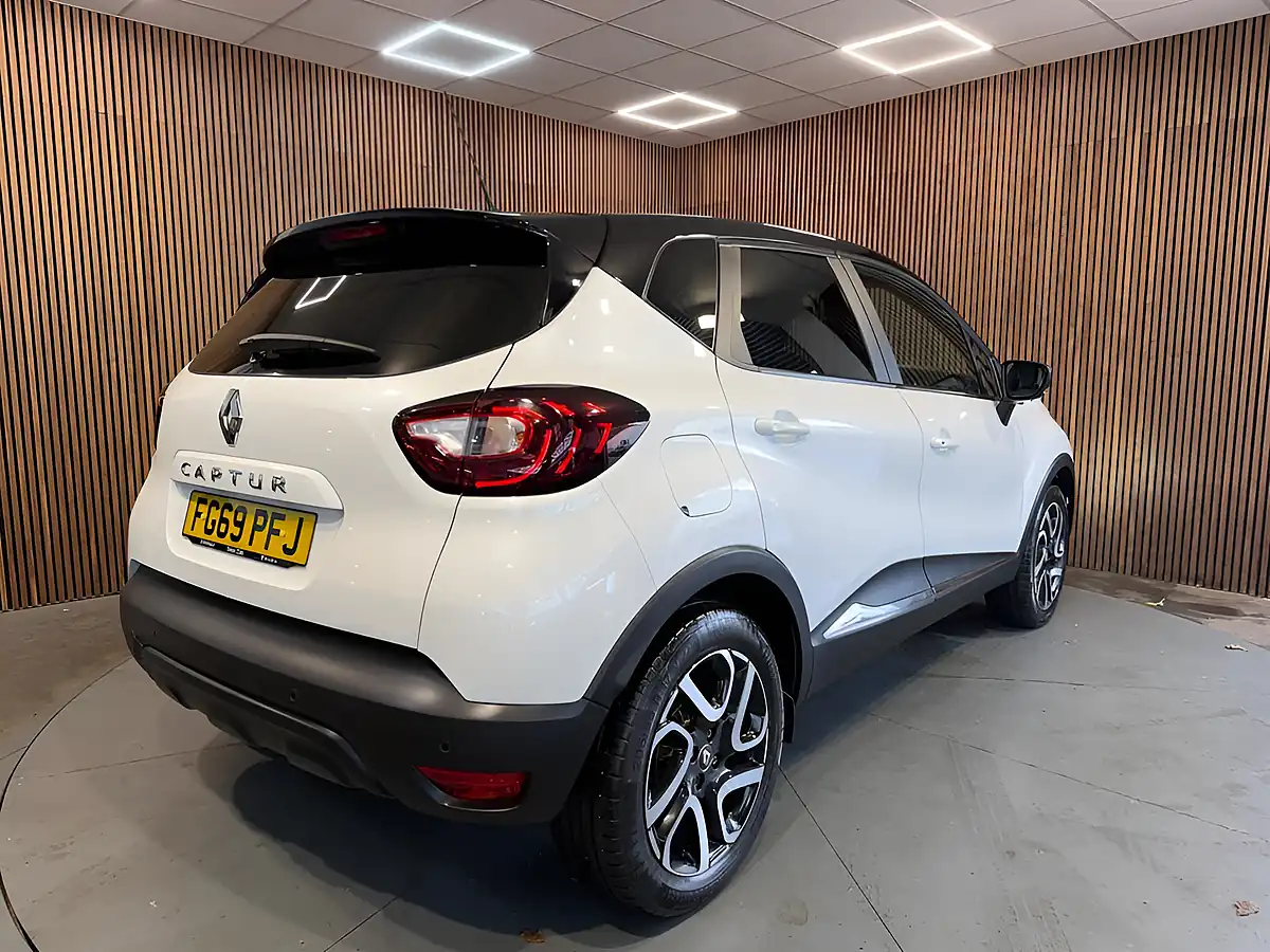 Used 2019 Renault Captur Iconic White - Interior and Exterior details 8