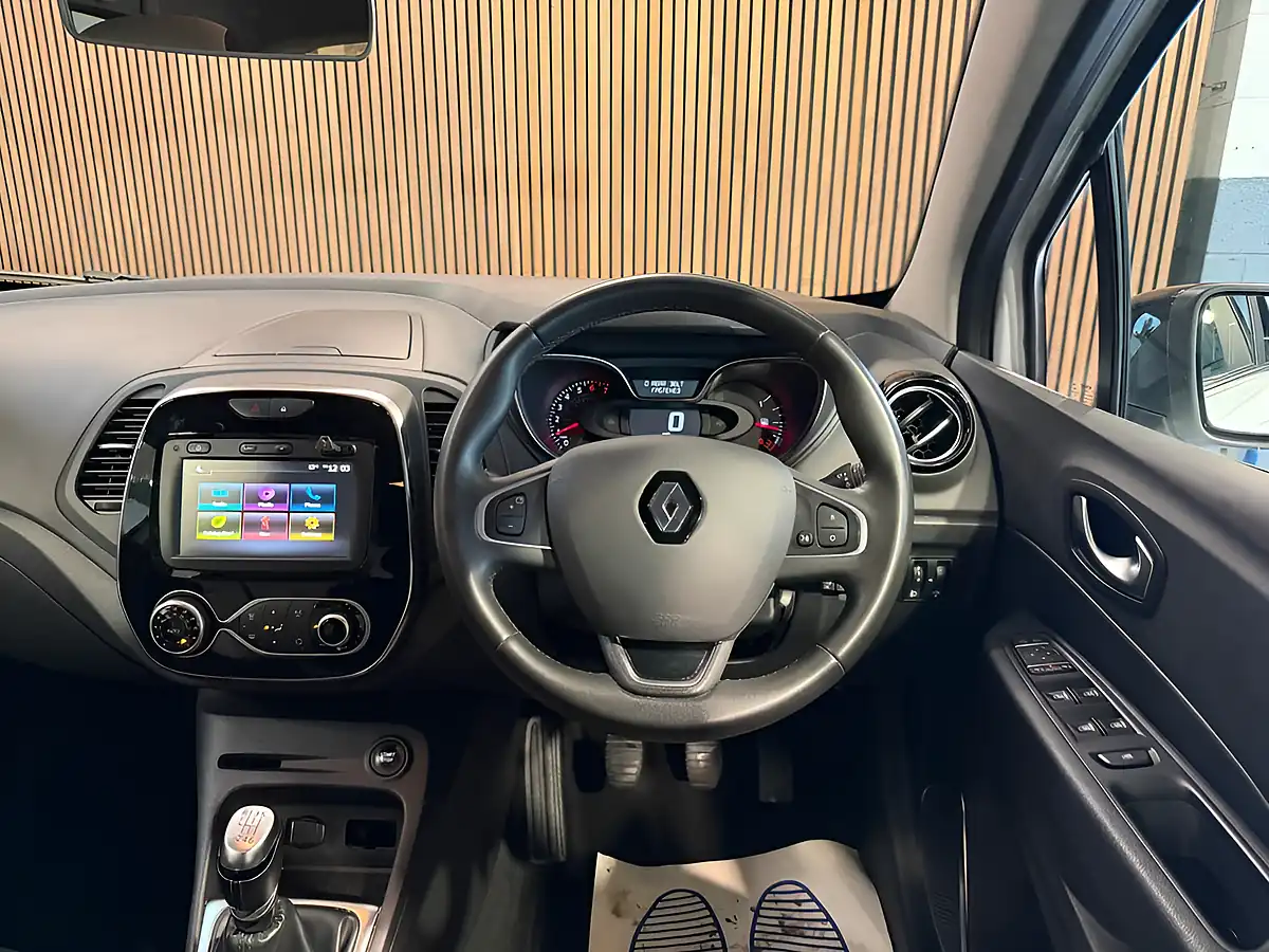 Used 2019 Renault Captur Iconic White - Interior and Exterior details 9