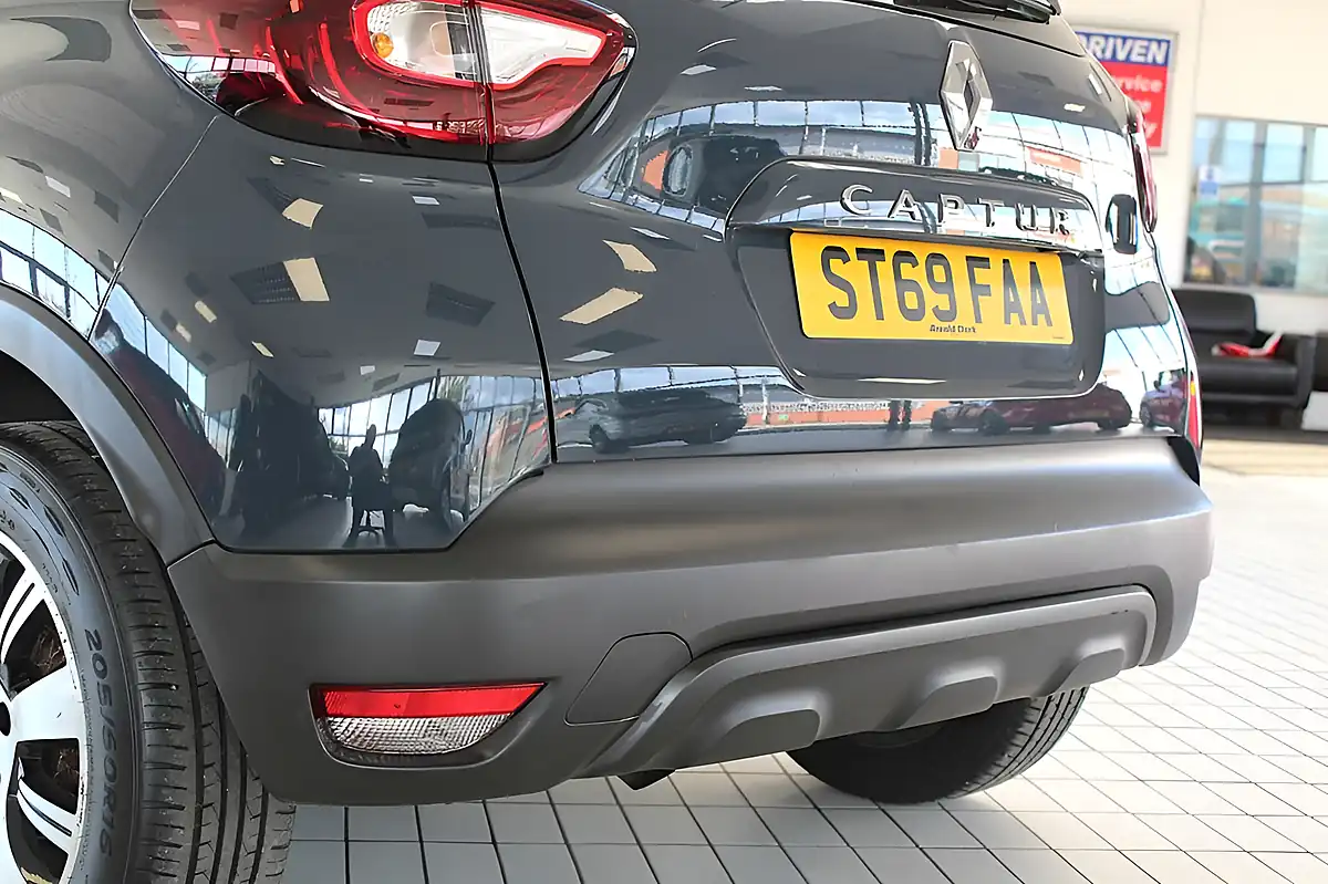 Used 2019 Renault Captur Play Blue - Interior and Exterior details 12