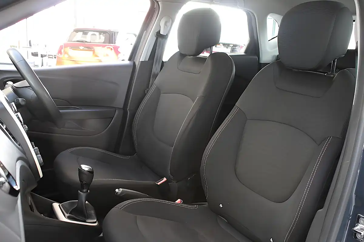 Used 2019 Renault Captur Play Blue - Interior and Exterior details 14