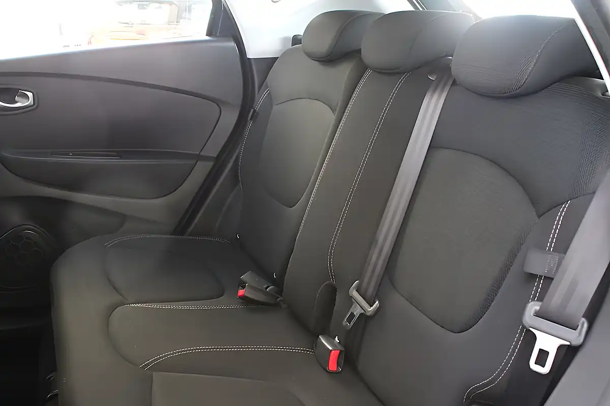 Used 2019 Renault Captur Play Blue - Interior and Exterior details 15