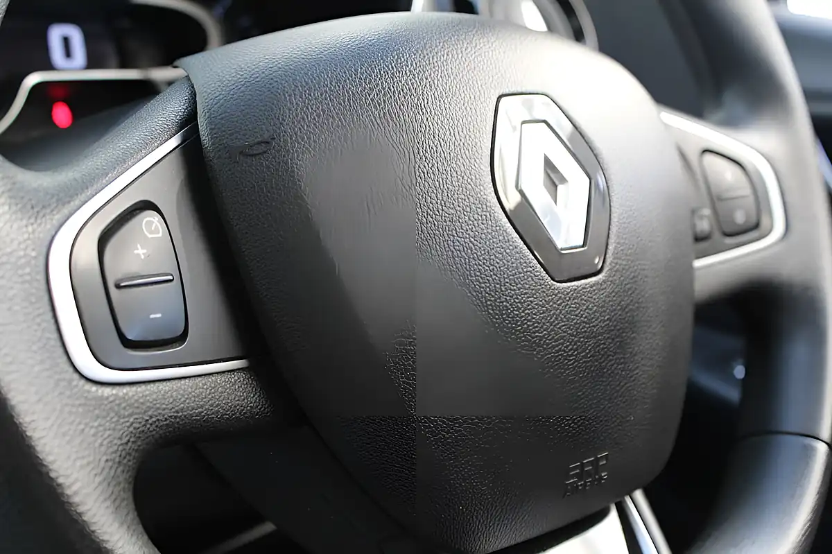 Used 2019 Renault Captur Play Blue - Interior and Exterior details 17