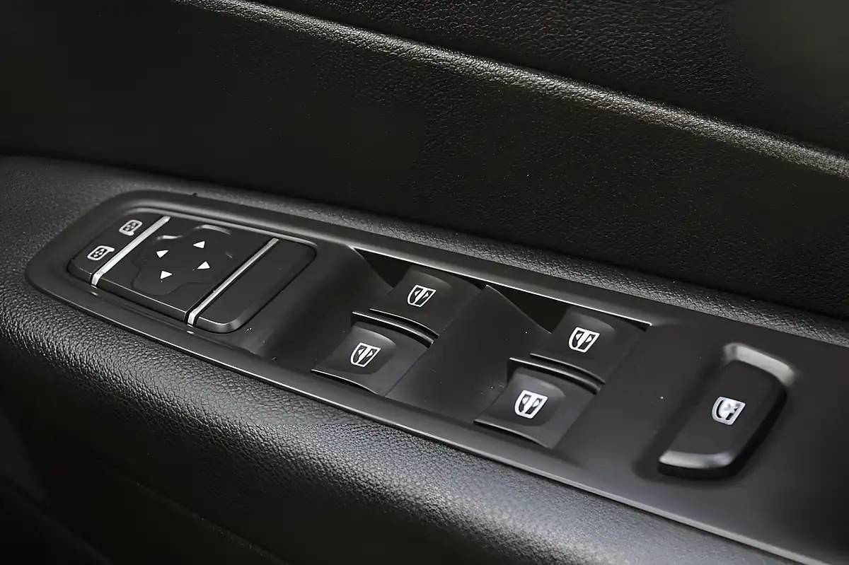 Used 2019 Renault Captur Play Blue - Interior and Exterior details 18