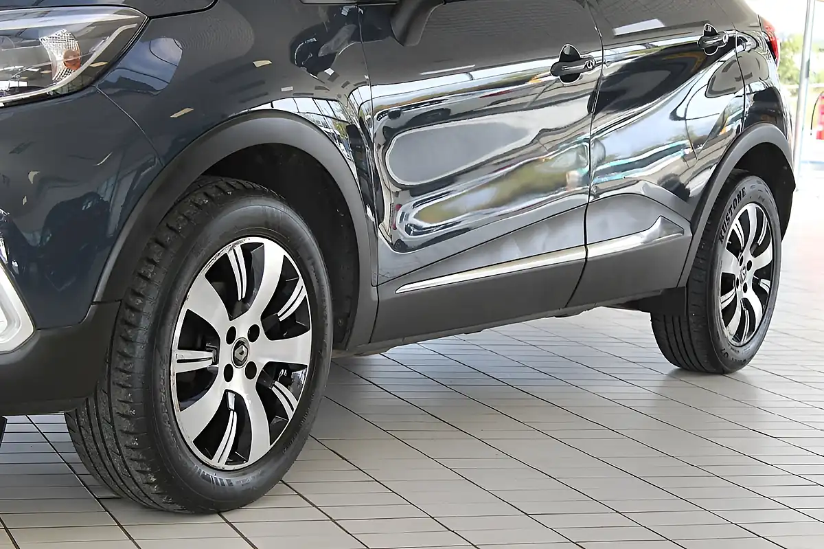 Used 2019 Renault Captur Play Blue - Interior and Exterior details 3