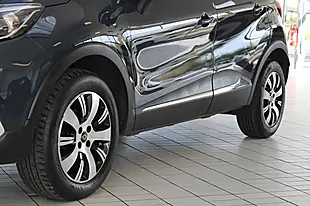 Used 2019 Renault Captur Play Blue - Interior and Exterior details 4