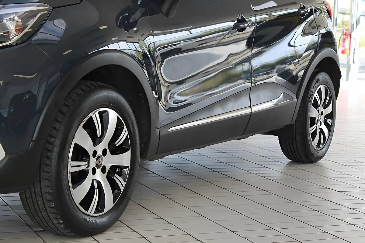 Used 2019 Renault Captur Play Blue - Interior and Exterior details 4