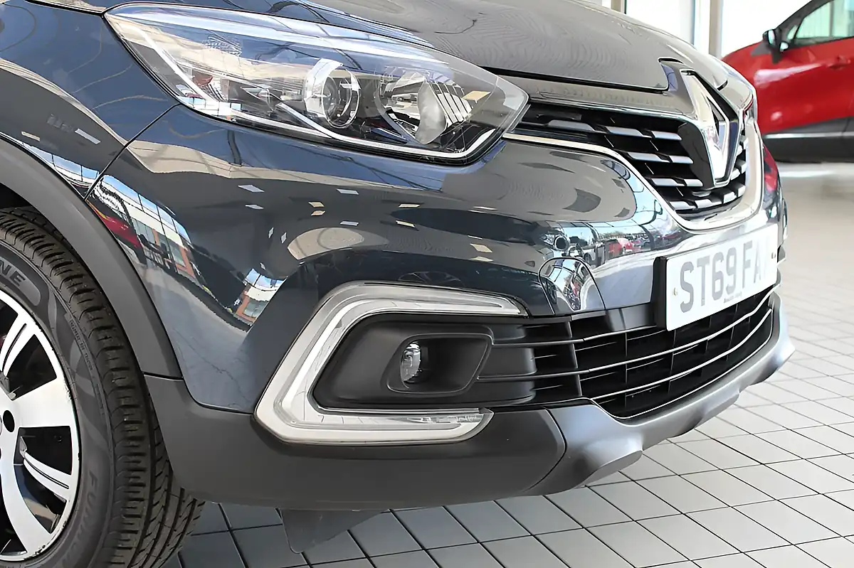 Used 2019 Renault Captur Play Blue - Interior and Exterior details 7