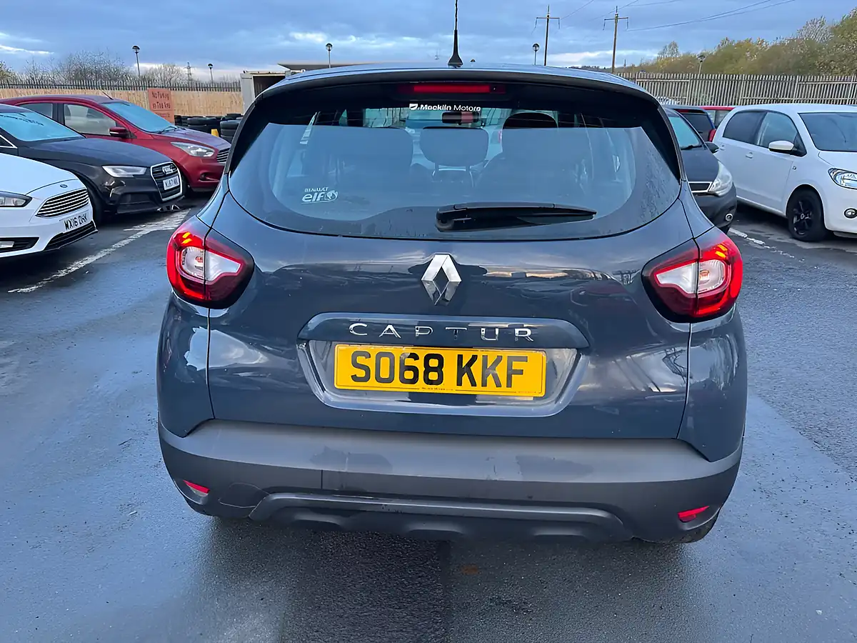 Used 2019 Renault Captur Play Edition Blue - Interior and Exterior details 11