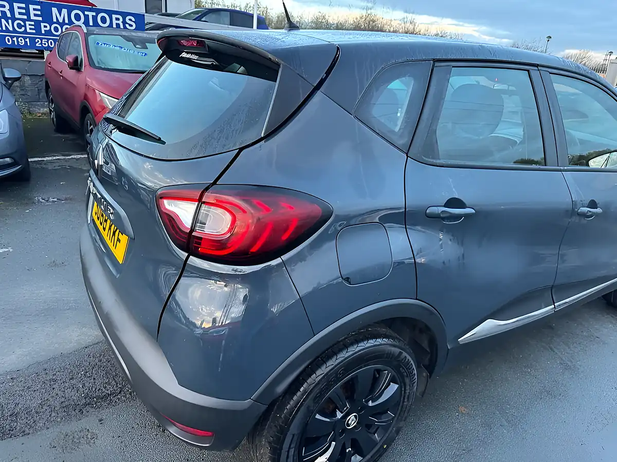 Used 2019 Renault Captur Play Edition Blue - Interior and Exterior details 14