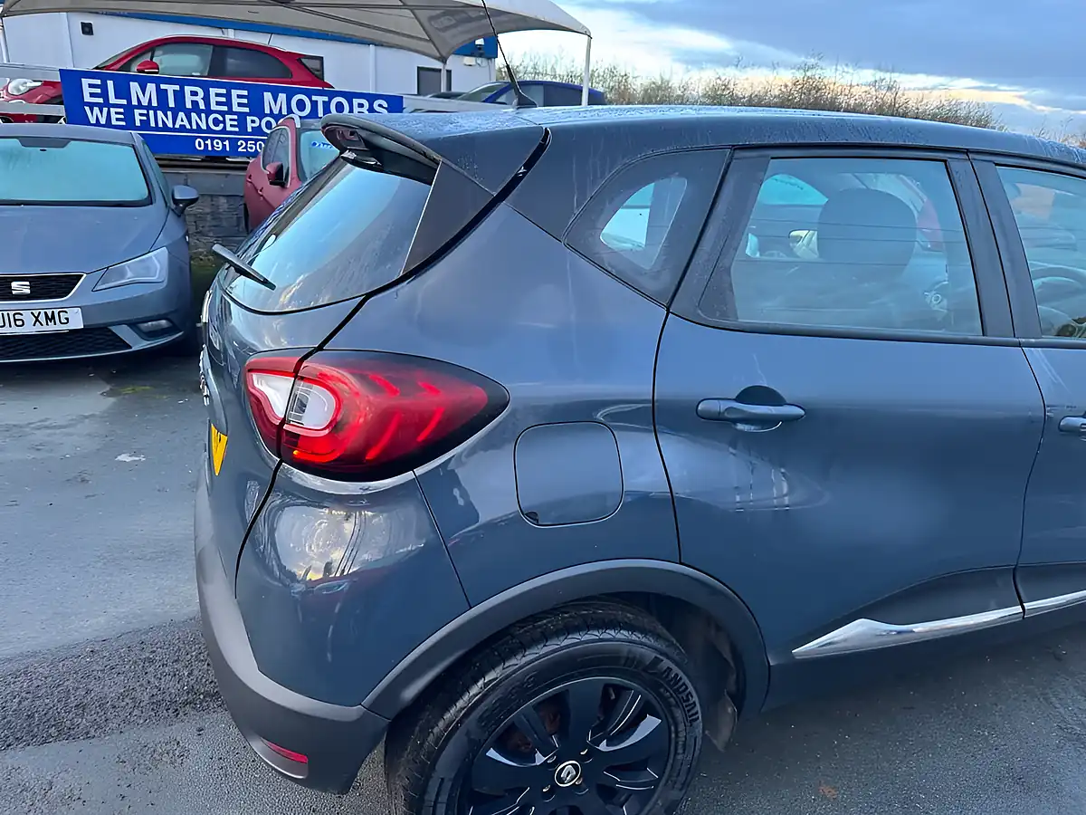 Used 2019 Renault Captur Play Edition Blue - Interior and Exterior details 15