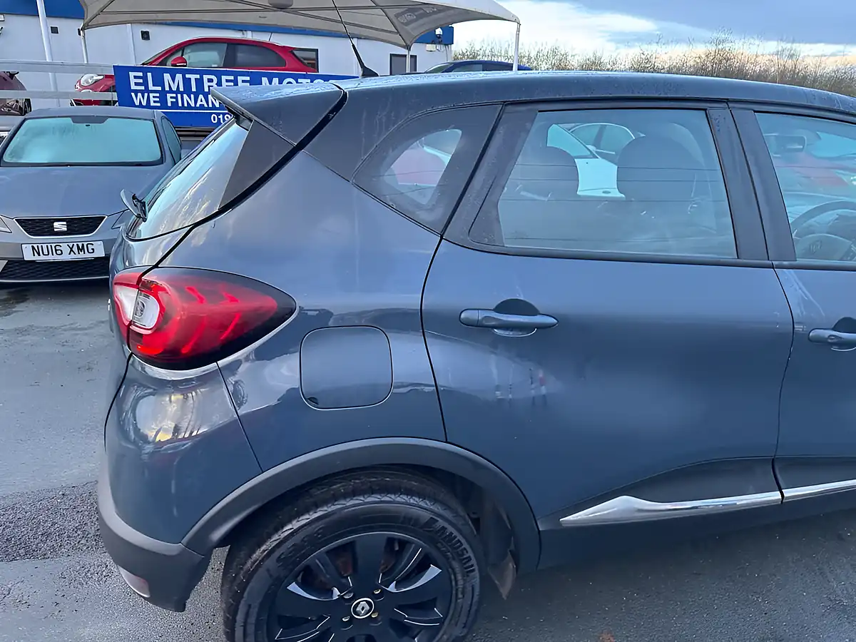 Used 2019 Renault Captur Play Edition Blue - Interior and Exterior details 17