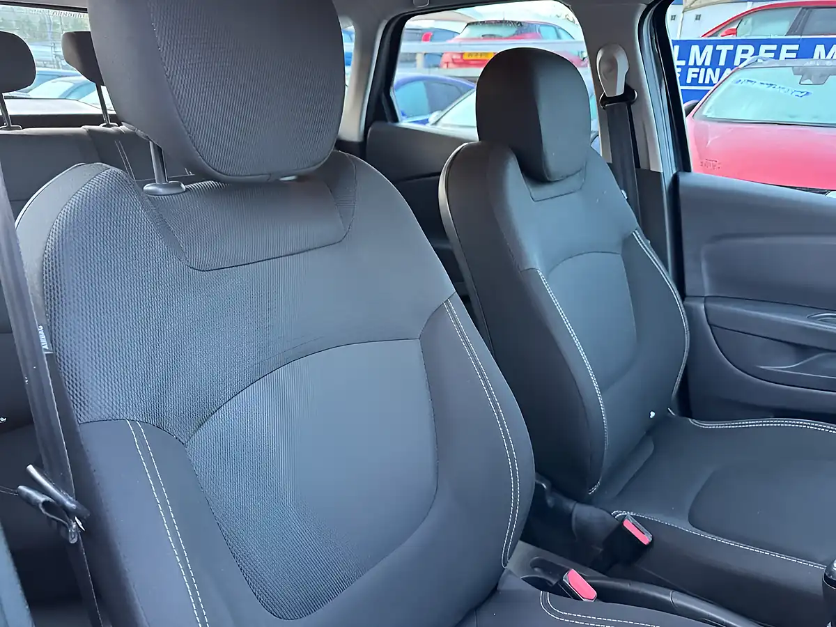 Used 2019 Renault Captur Play Edition Blue - Interior and Exterior details 8