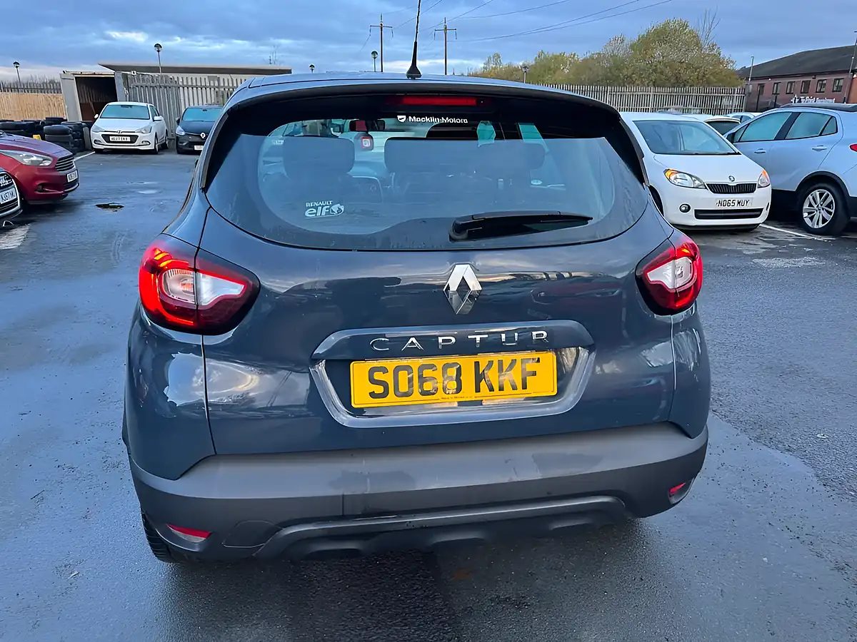 Used 2019 Renault Captur Play Edition Blue - Interior and Exterior details 9